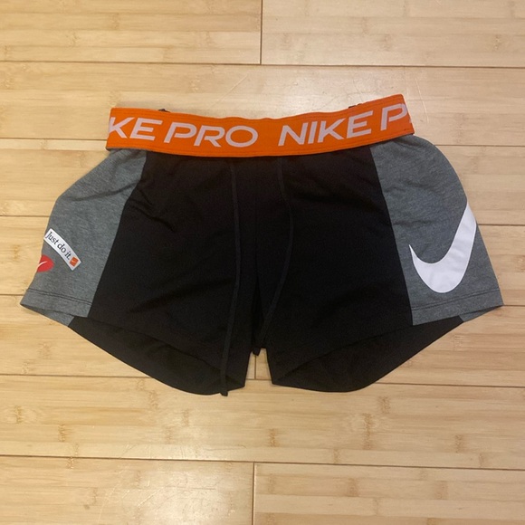NikePro Shorts - Picture 2 of 5